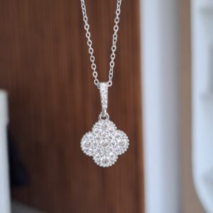 COLLAR TREBOL BRILLANTE