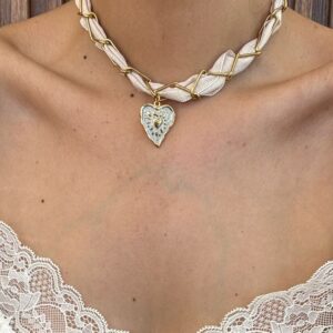 Collar de Tela con Corazon